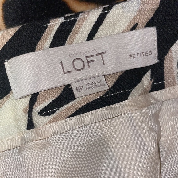 •LOFT•OFF WHITE/BLACK/TAN WAVY STRIPED TEXTURED SKIRT SIZE 6P IN EUC 100% LINED - Picture 4 of 8